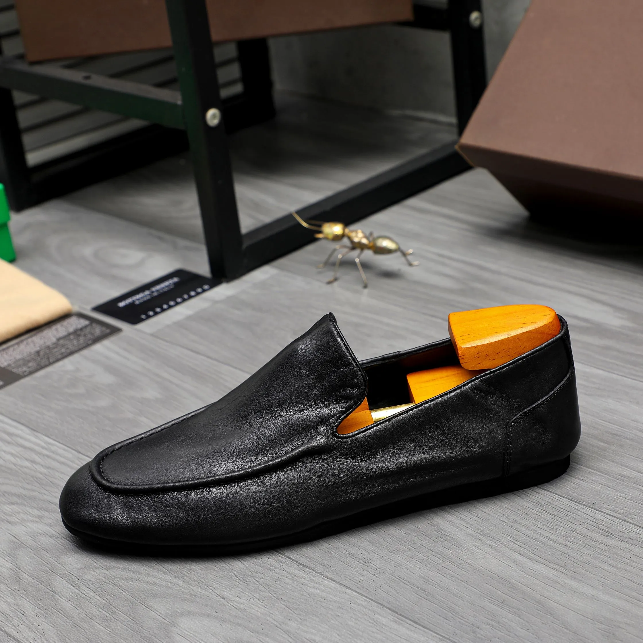 Men's shoes 💰460 Product trademark: BV "Bottega Veneta" soft leather slip-on men's shoes Regular size: 39-45 Product materials: Selected high-quality cowhide upper, cowhide lining, original outsole